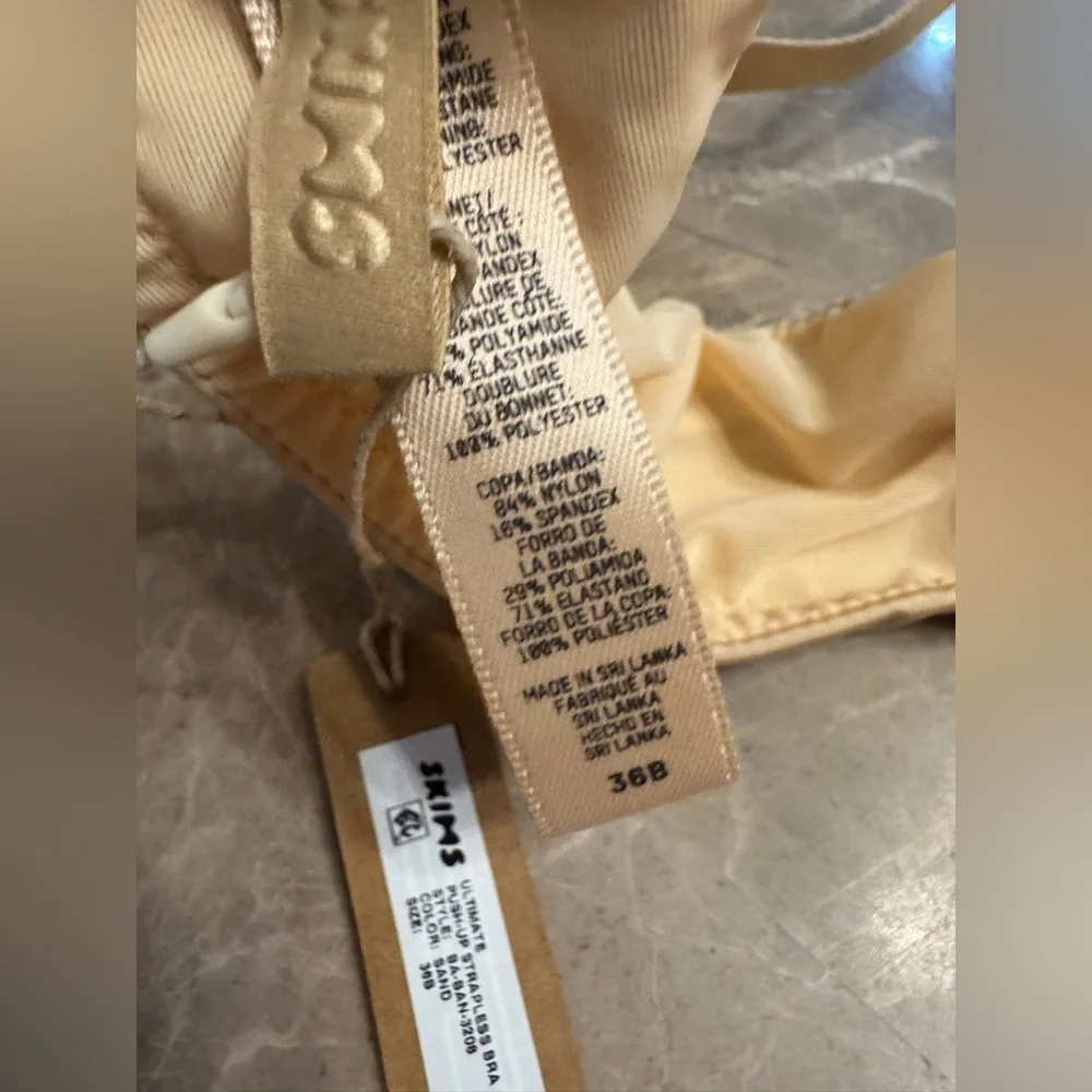 SKIMS ULTIMATE STRAPLESS PUSH-UP BRA - Picture 12 of 14